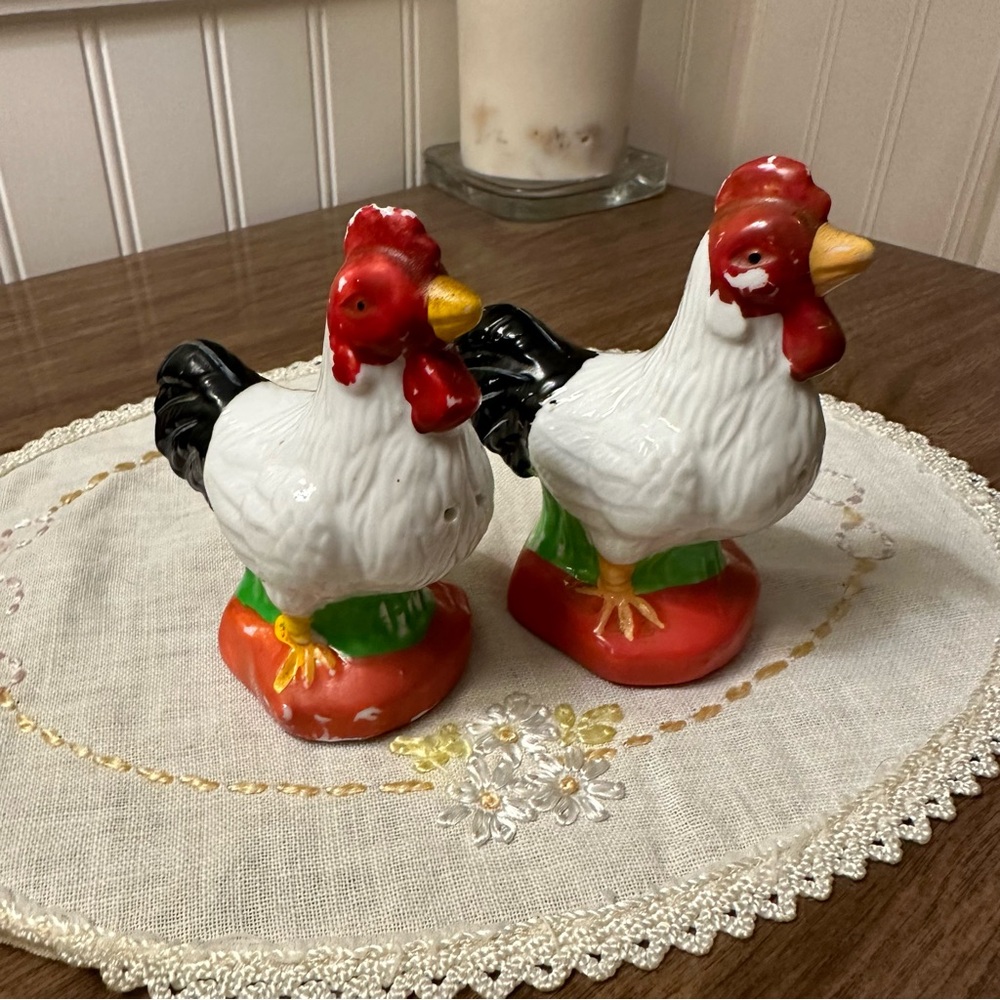 Well Loved Chicken Rooster Salt & Pepper Shakers Houston Harvest Gift Products